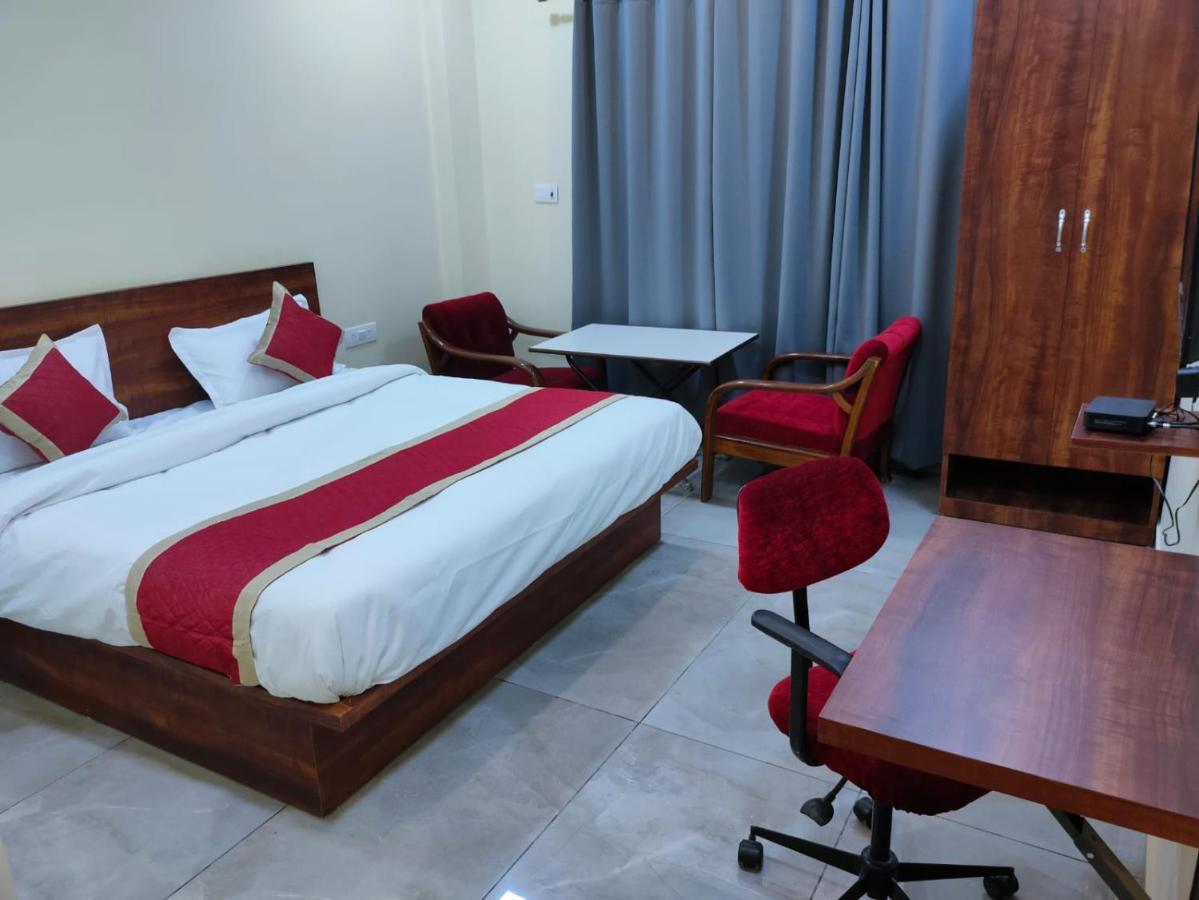 Hotel Manorama Inn ラクナウ エクステリア 写真