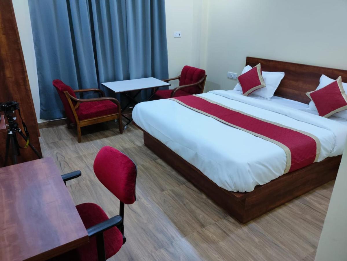 Hotel Manorama Inn ラクナウ エクステリア 写真